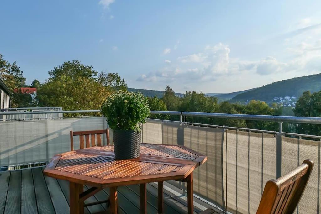 Wunderschoene Ferienwohnung Mit Balkon In Aue Esterno foto
